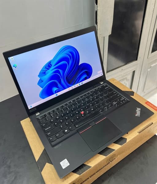ThinkPad T14s i7-10610U/16Gb Ram/512Gb Nvme/14” 4K 400nit